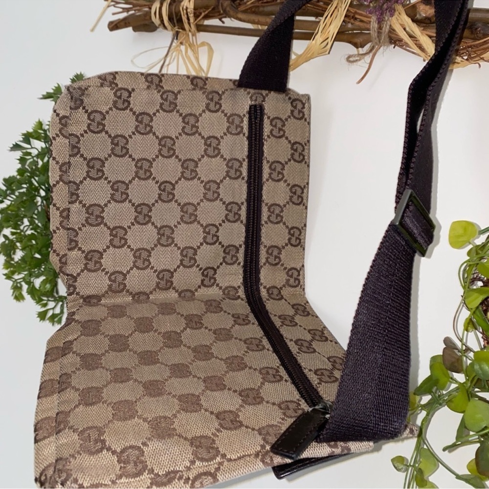 Gucci Beige Monogram Crossbody Bag - Picture 4 of 12